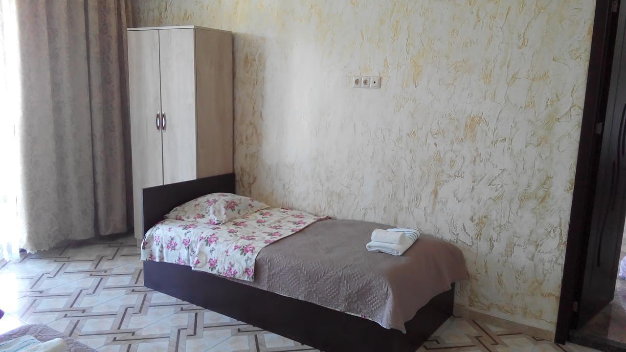 Guest House Vitali Gonio Exterior photo