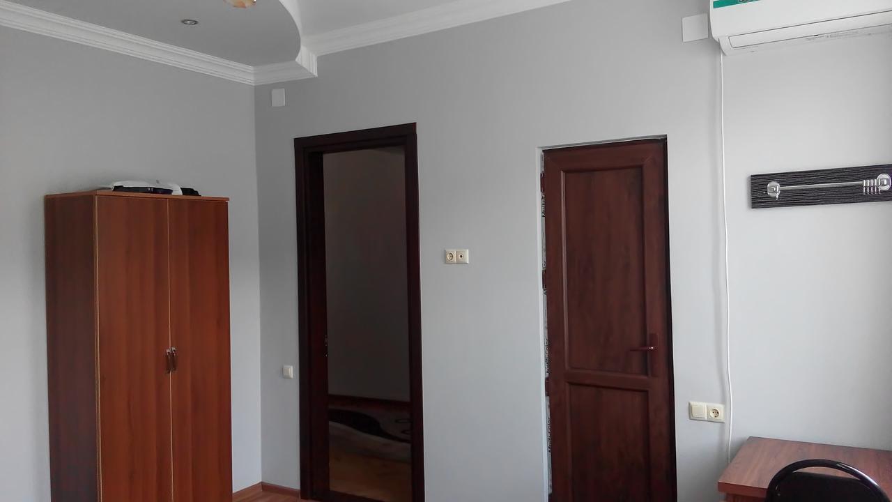 Guest House Vitali Gonio Exterior photo